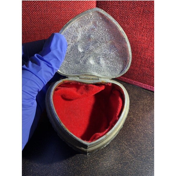 Heart-Shaped Box Trinket Jewelry Vintage 1950 Cherubs Silver Red Velvet Lining - Picture 2 of 7